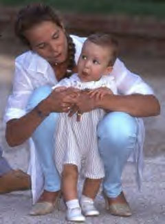 elenayfroilan2.jpg (24871 bytes)